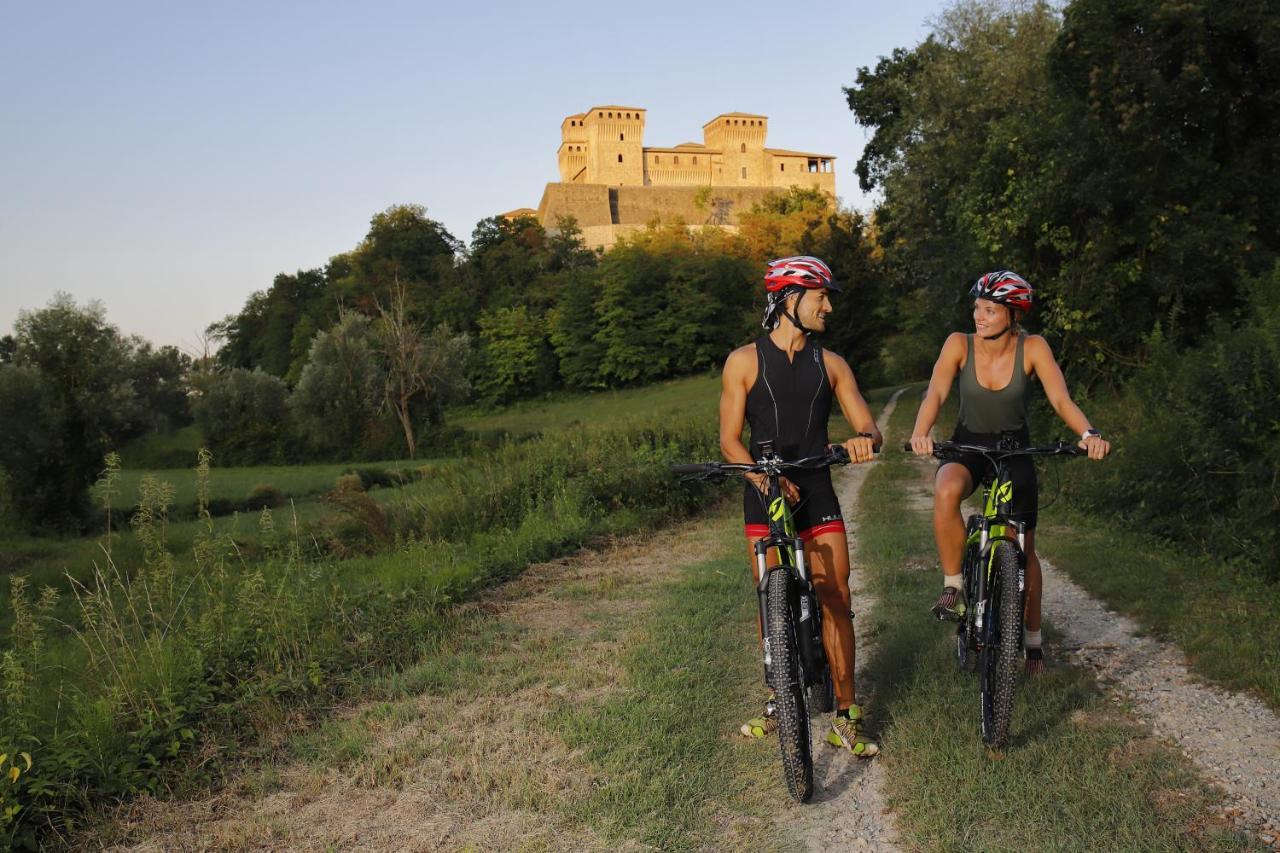 La Locanda Del Borgo Torrechiara Exterior photo