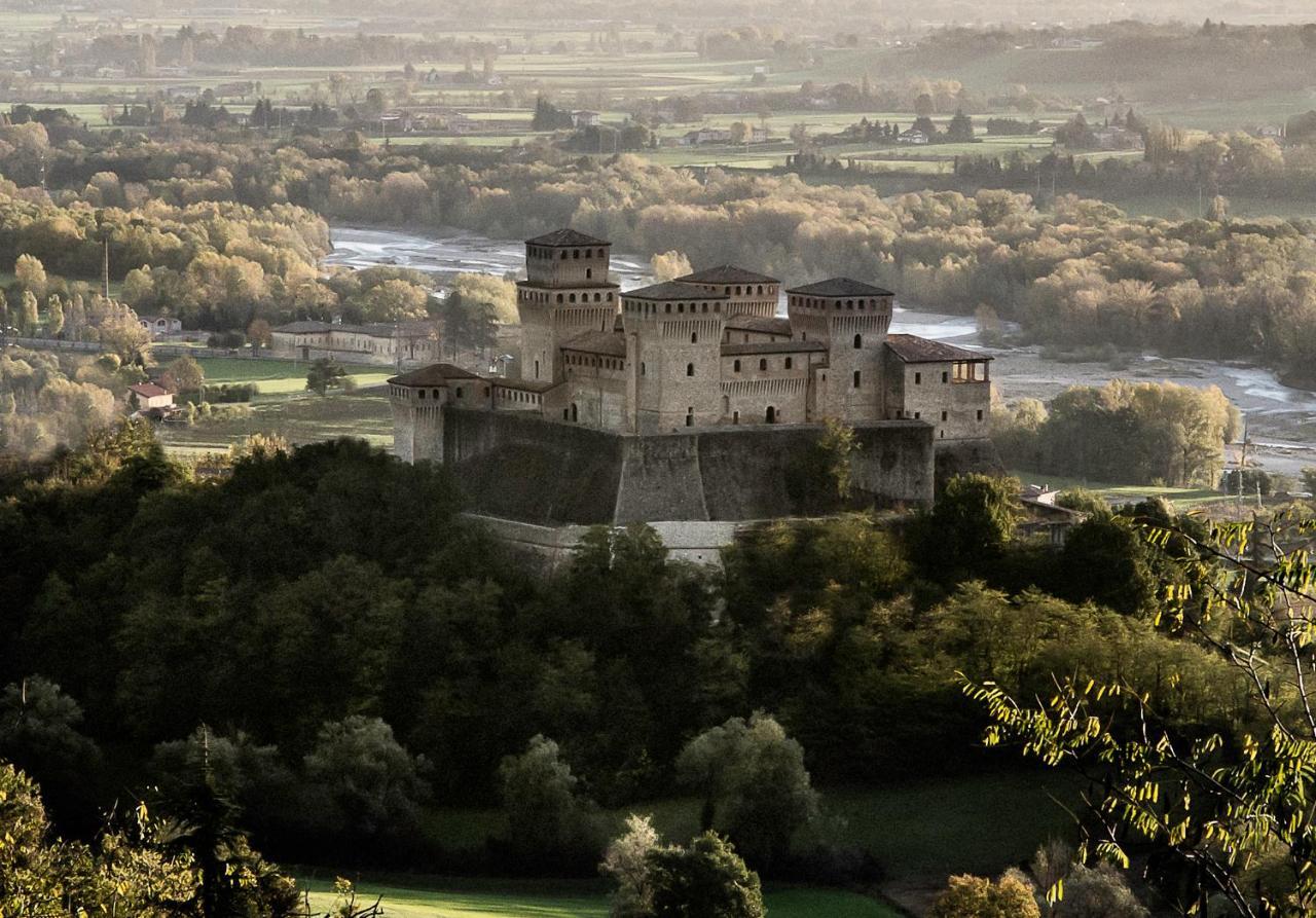 La Locanda Del Borgo Torrechiara Exterior photo