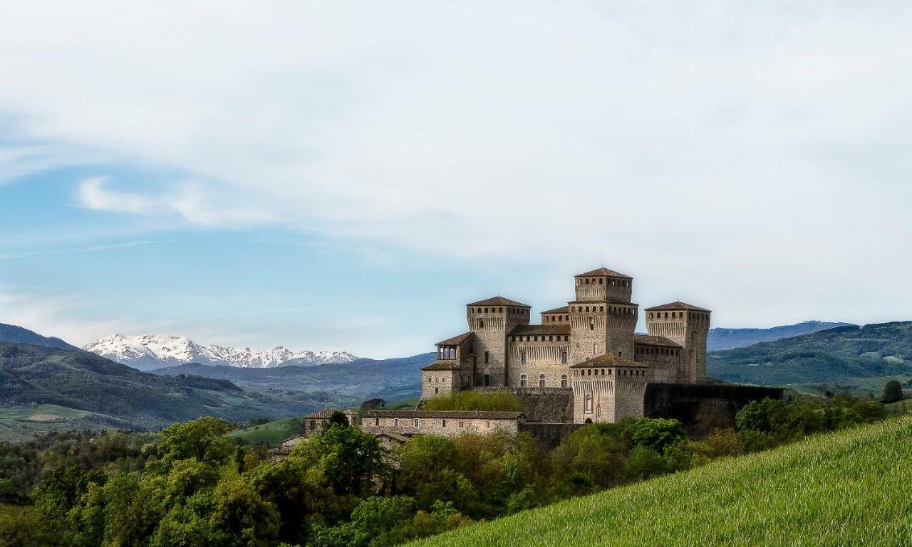 La Locanda Del Borgo Torrechiara Exterior photo